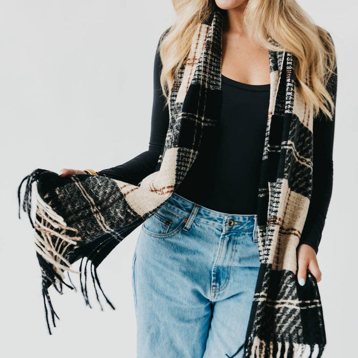 Oversized Plaid Fringe Scarf: Blk