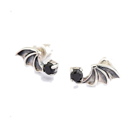 Oxidized membrane panels sit between polished silver ribs on both wings, with the black cubic zirconia held in four prongs