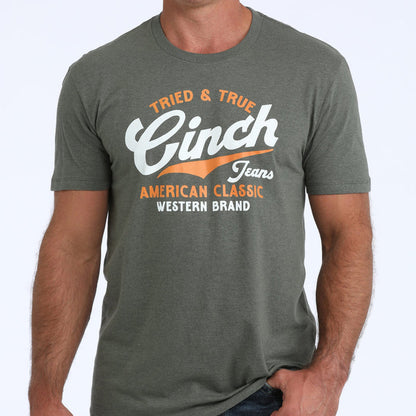 Cinch Men's Logo Graphic T-Shirt in Olive
