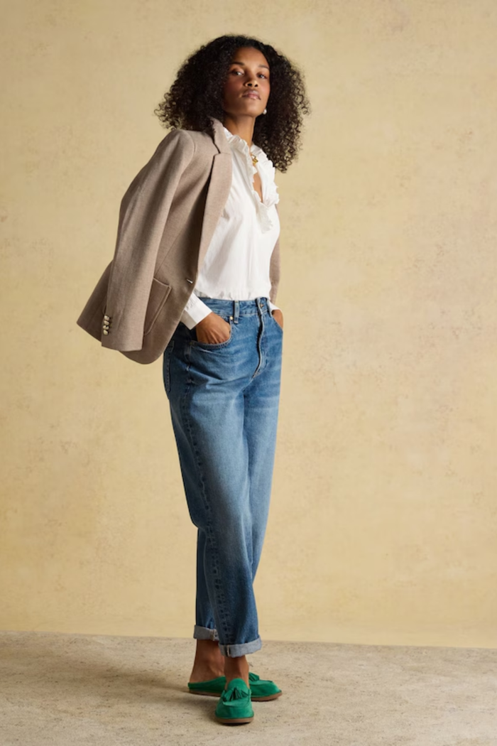 Discover the Joules Albury cotton-rich blazer — a relaxed yet tailored layer with soft jersey tweed, front pockets and subtle embroidered detail, perfect for effortless everyday style. Shop Joules at Dotique.