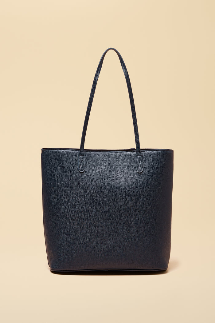 Shop Joules at Dotique for colourful, feel-good womenswear. From everyday Breton tops to cosy fleeces and dresses, discover timeless British style. Shop Joules Jemima Navy Shopper bag at Dotique.