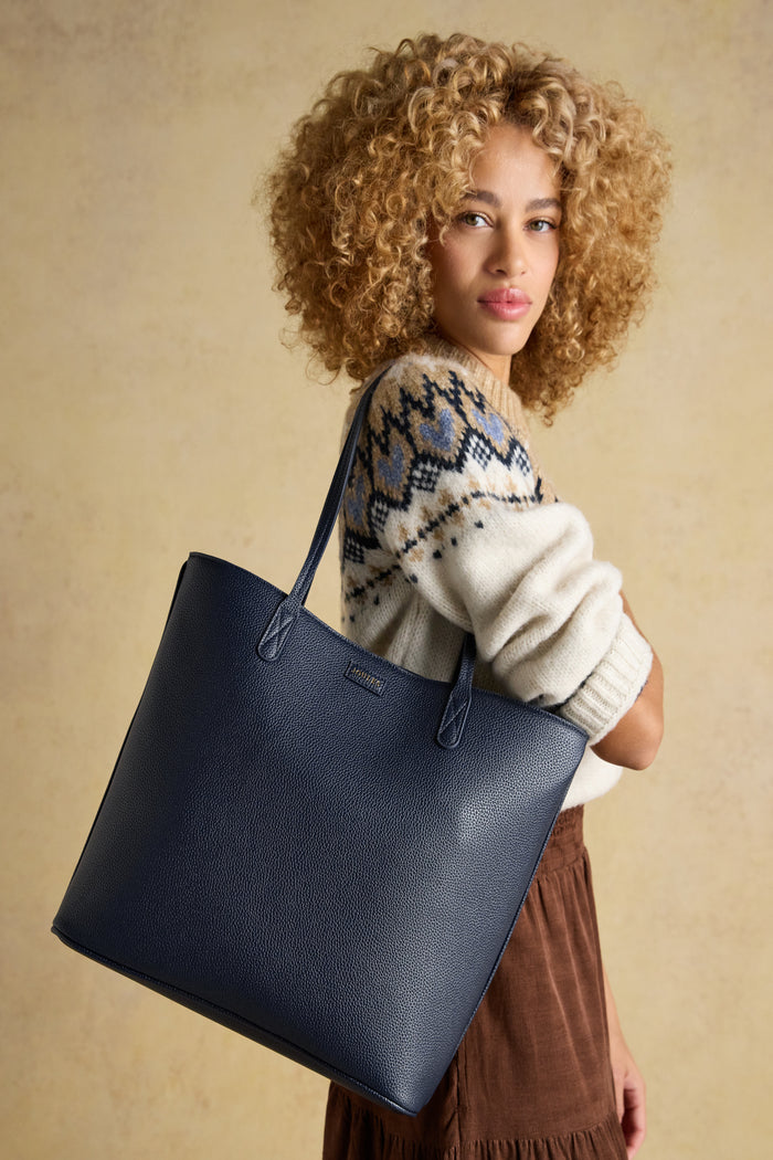 Shop Joules at Dotique for colourful, feel-good womenswear. From everyday Breton tops to cosy fleeces and dresses, discover timeless British style. Shop Joules Jemima Navy Shopper bag at Dotique.
