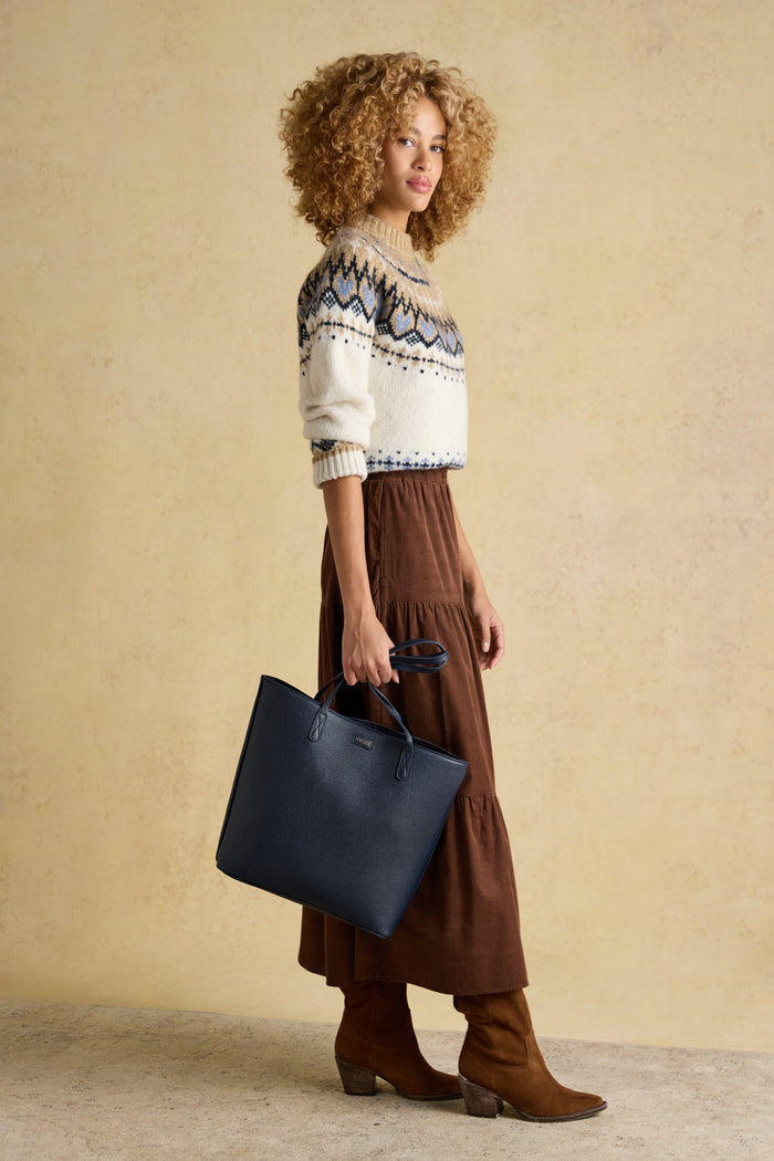 Shop Joules at Dotique for colourful, feel-good womenswear. From everyday Breton tops to cosy fleeces and dresses, discover timeless British style. Shop Joules Jemima Navy Shopper bag at Dotique.
