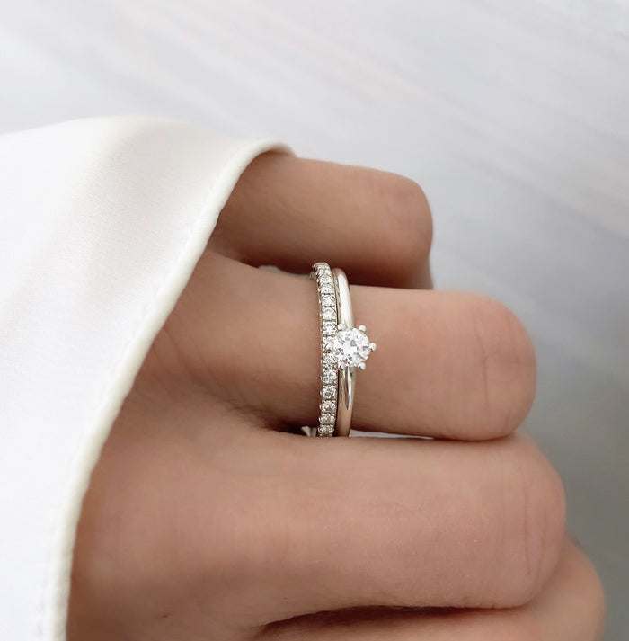Julie 0,25 ct + Plain silverring 5 mm, lätt kupad | Vigsel / Förlovningsringar Par