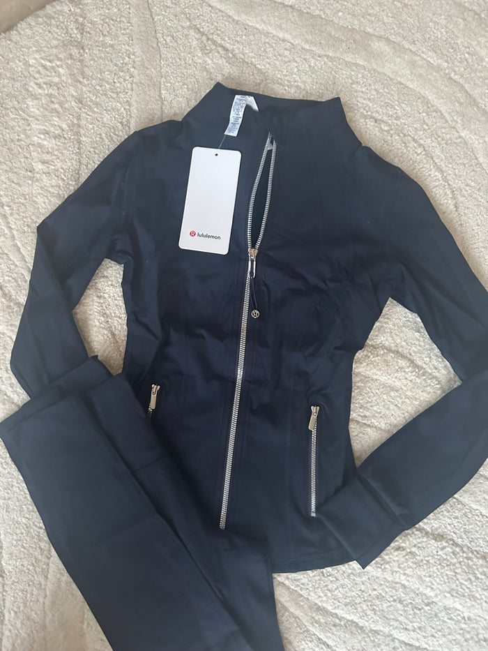 Navy & silver lululemon