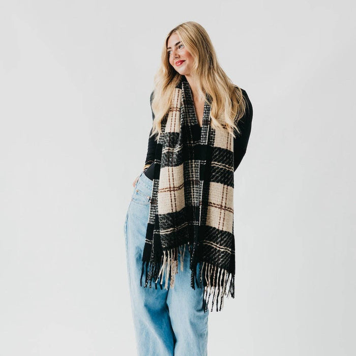 Oversized Plaid Fringe Scarf: Blk