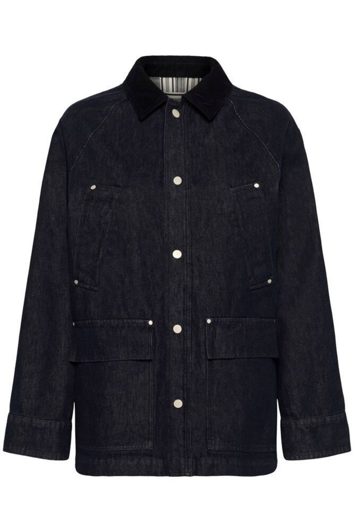 Relaxed oversize denim jacket in rinse blue by Part Two. A timeless cotton layer with long sleeves and patch pockets. Shop now at Dotique.