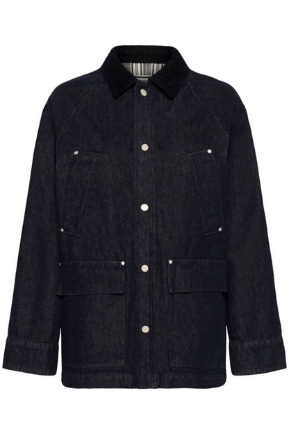 Relaxed oversize denim jacket in rinse blue by Part Two. A timeless cotton layer with long sleeves and patch pockets. Shop now at Dotique.