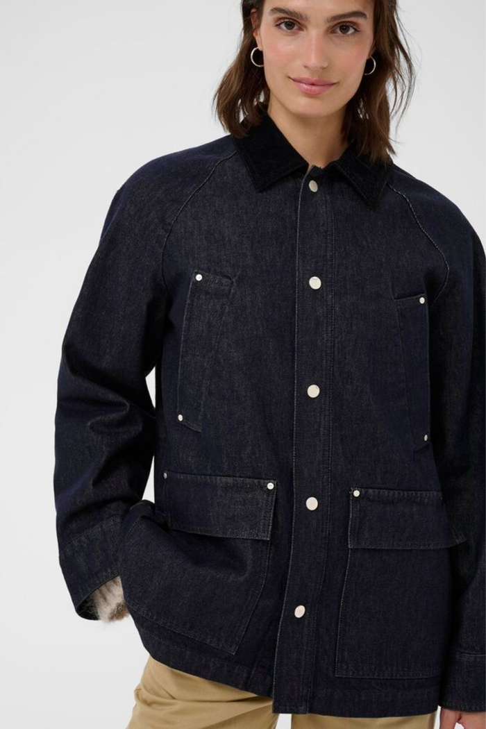 Relaxed oversize denim jacket in rinse blue by Part Two. A timeless cotton layer with long sleeves and patch pockets. Shop now at Dotique.
