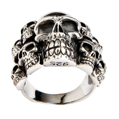 Top view of the phantom skull ring, highlighting the brilliant contrast between the polished and oxidized finishes.