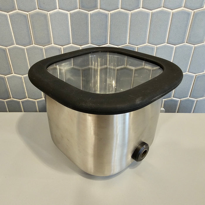 Pika with lid on
