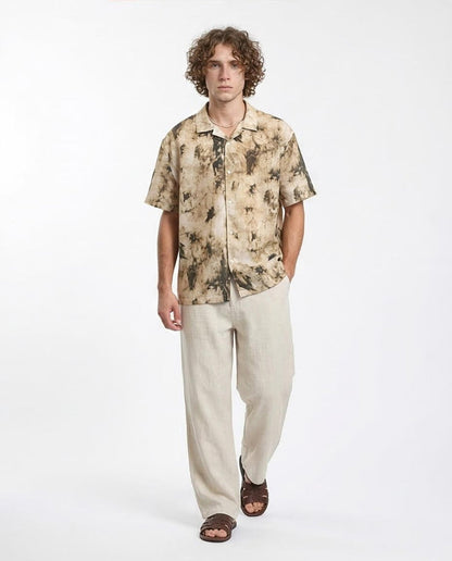Ravin Abstract Tie-Dye Short-Sleeve Resort Shirt – Sand & Charcoal - R204709
