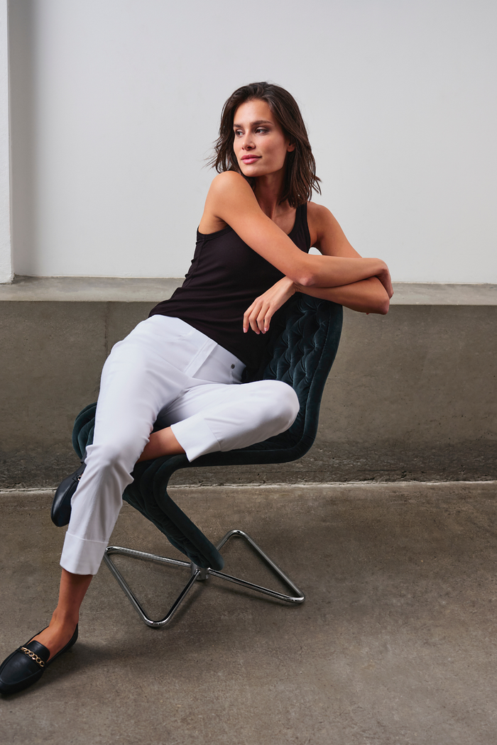 Robell Bella 09 trousers in stretch bengaline with a flattering pull-on fit. Smart, comfortable and easy to wear. Shop now at Dotique.