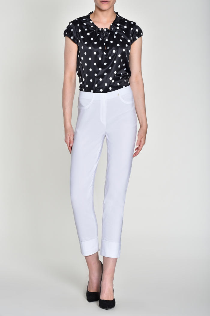 Robell Bella 09 trousers in stretch bengaline with a flattering pull-on fit. Smart, comfortable and easy to wear. Shop now at Dotique.