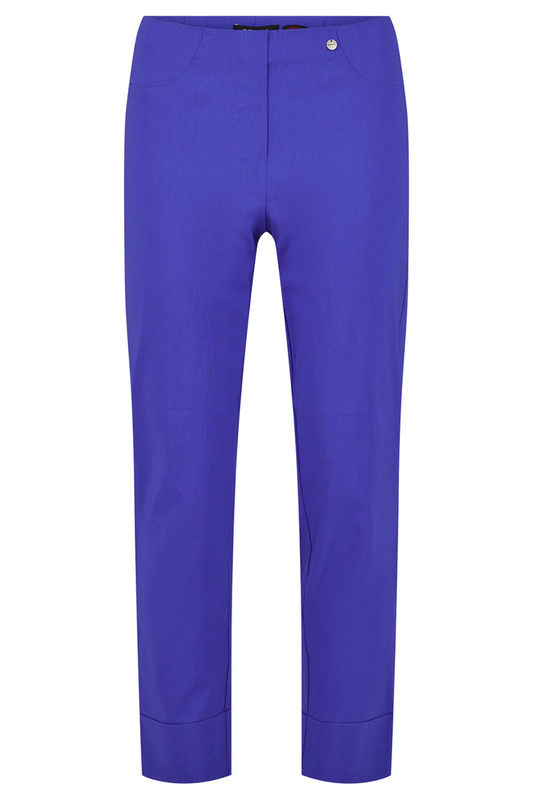 Robell Bella 09 trousers in stretch bengaline with a flattering pull-on fit. Smart, comfortable and easy to wear. Shop now at Dotique.