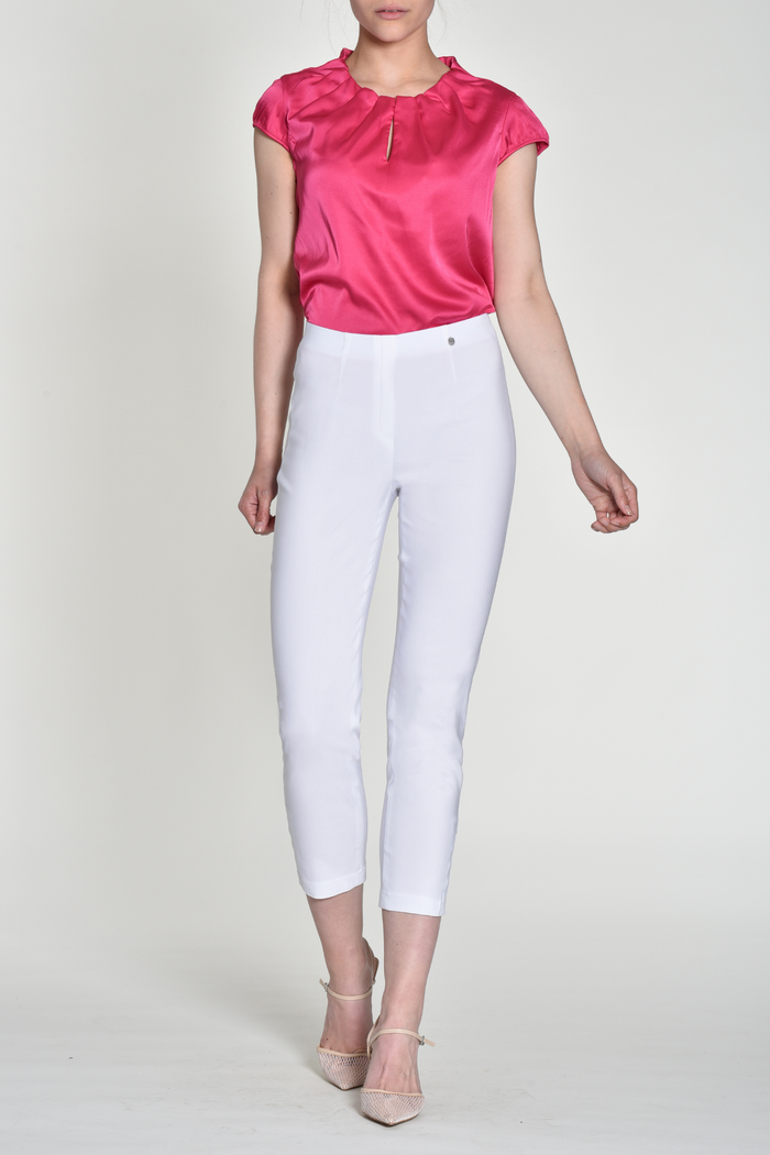 Robell Lena 09 trousers in stretch bengaline with a flattering pull-on fit. Smart, comfortable and easy to wear. Shop now at Dotique.