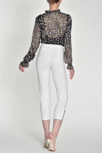 Robell Lena 09 trousers in stretch bengaline with a flattering pull-on fit. Smart, comfortable and easy to wear. Shop now at Dotique.