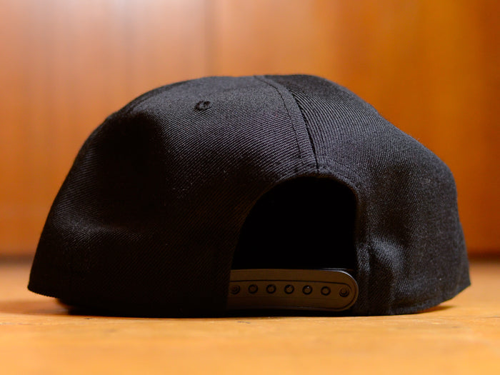 SM Classic Micro Embroidered Snapback Hat - Black / Green