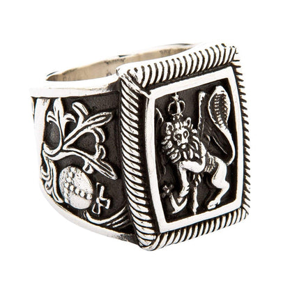 A premium piece of heraldic jewelry: a solid silver signet ring with the winged Lion of St. Mark.